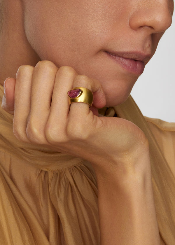 18kt Gold Pink Ibis Pink Tourmaline Band Ring