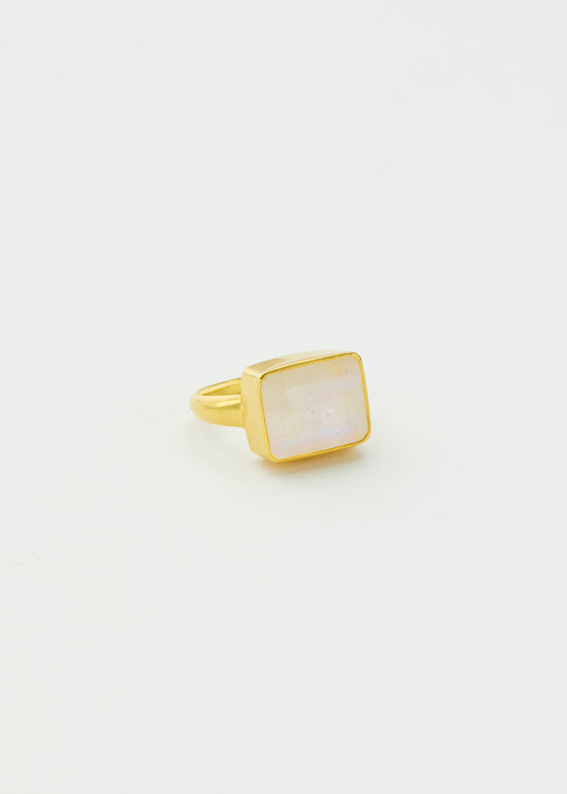 18kt Gold Rainbow Moonstone Square Greek Ring