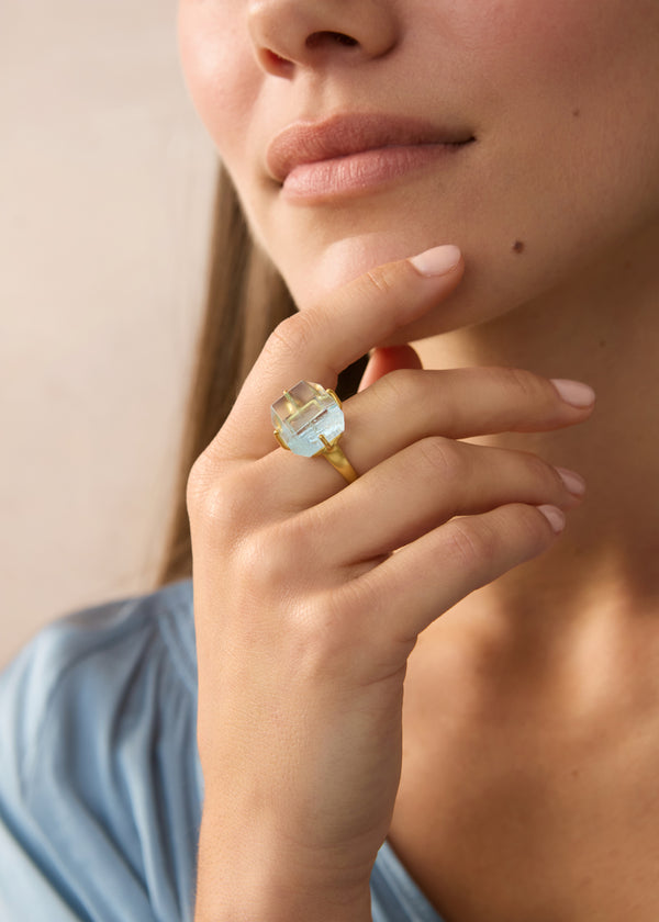 18kt Gold Aquamarine Claw Set Ring