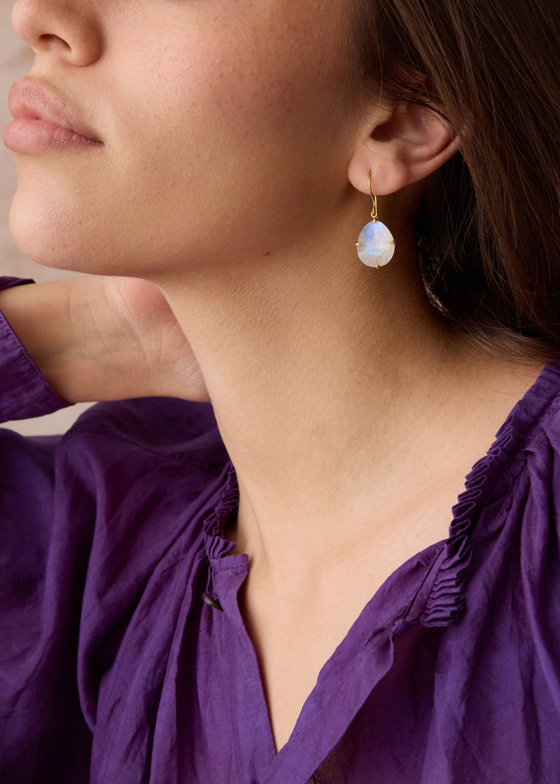 18kt Gold Koh-I-Noor Rainbow Moonstone Claw Set Single Drop Earrings